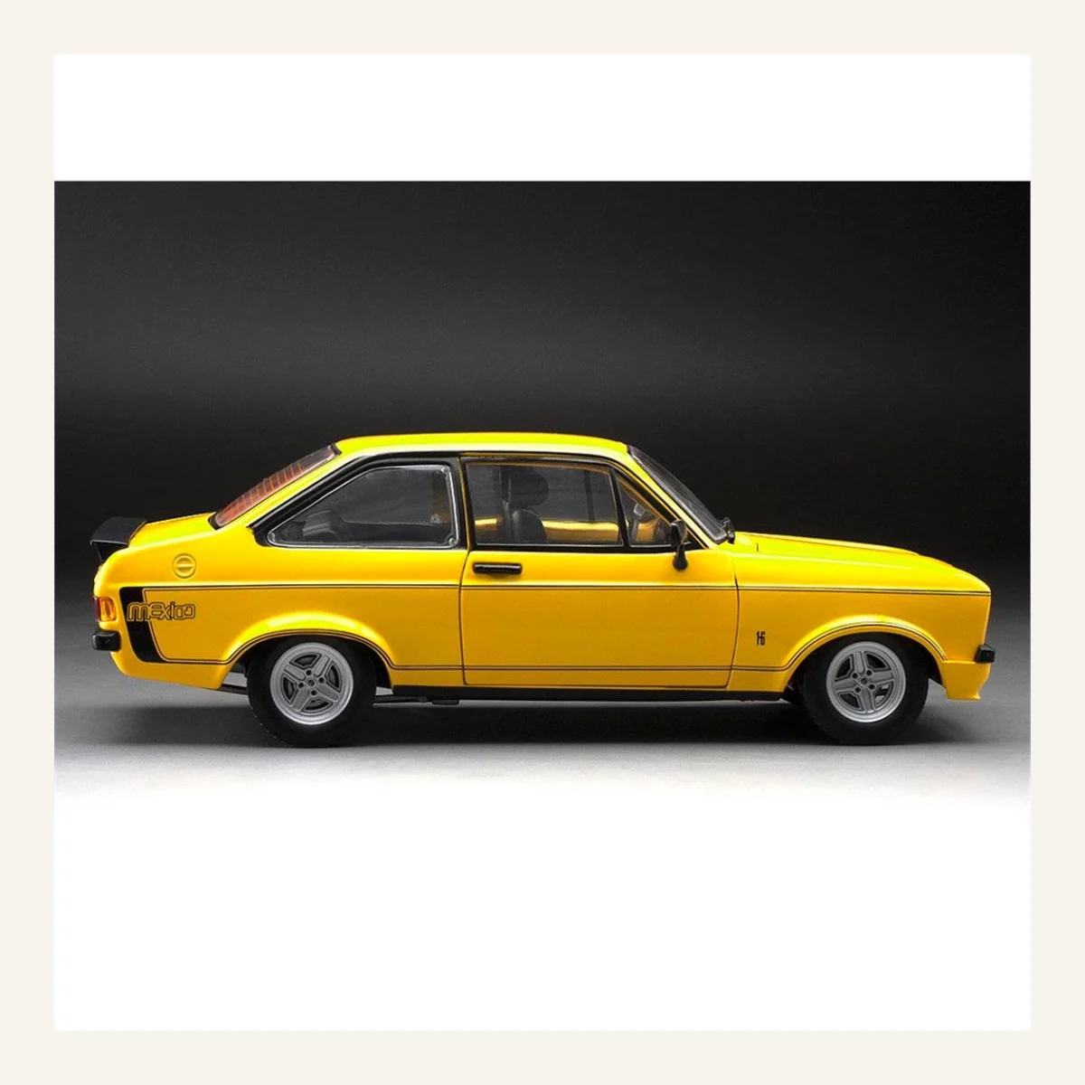 Sunstar 4632 1/18 Ölçek, 1976 Ford Escort MKII RS Mexico, Sarı