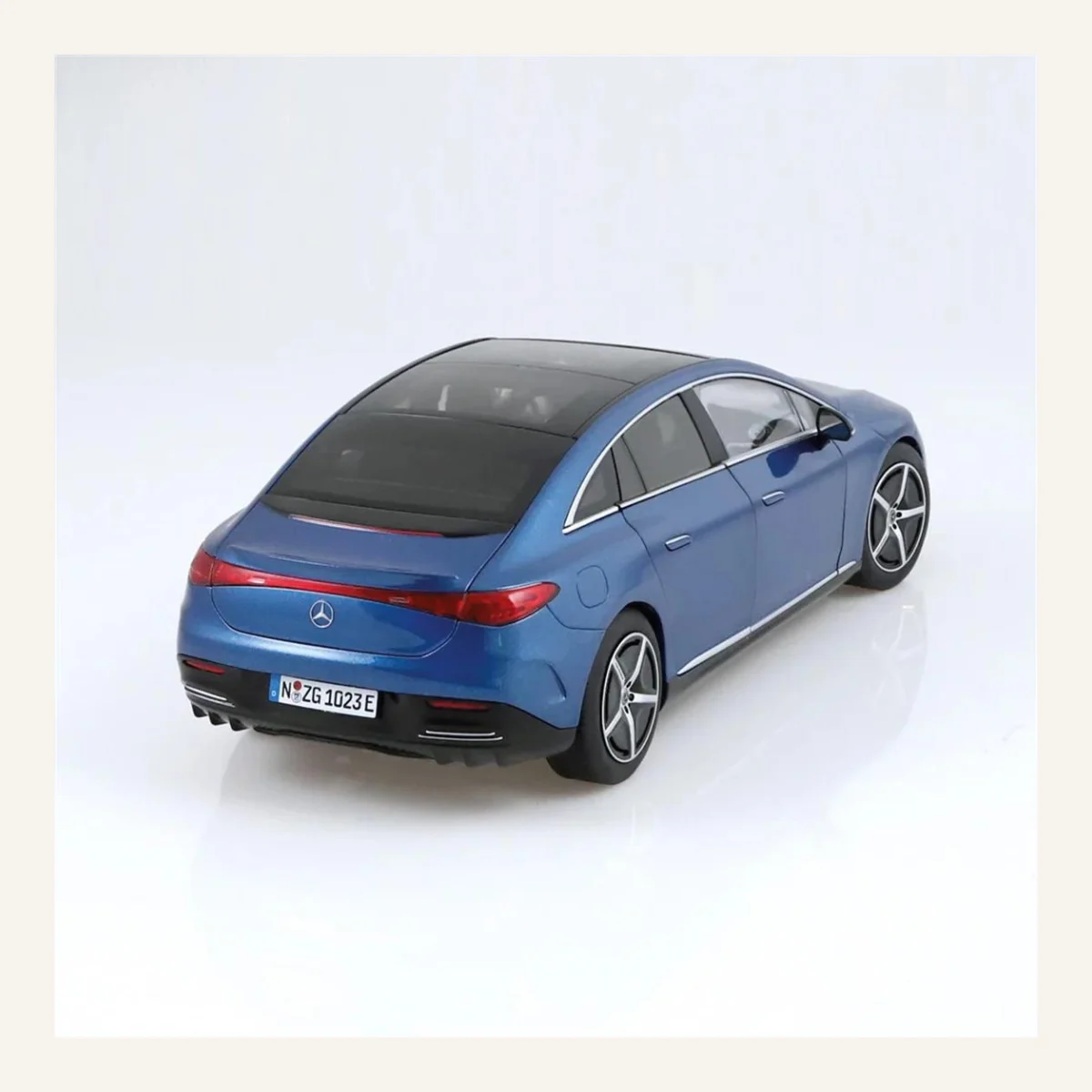 NZG 1023/21 1/18 Ölçek, Mercedes-Benz EQE Araba, Metalik Mavi
