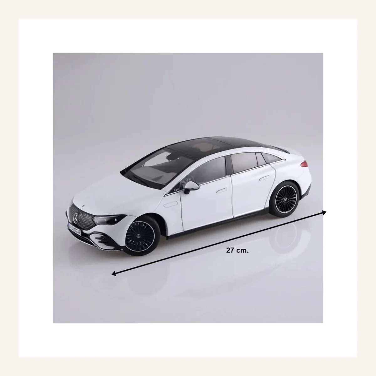 NZG 1023/41 1/18 Ölçek, Mercedes-Benz EQE Araba, Opalit Beyaz