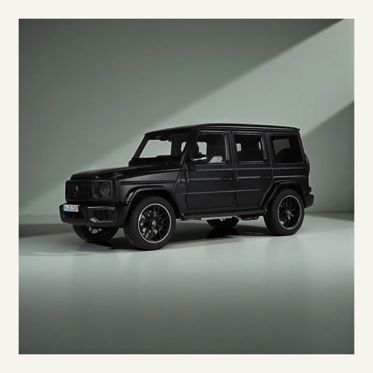 NZG 1109/52 1/18 Ölçek, Mercedes-AMG G 63 4x4 Arazi Aracı, Gece Siyahı