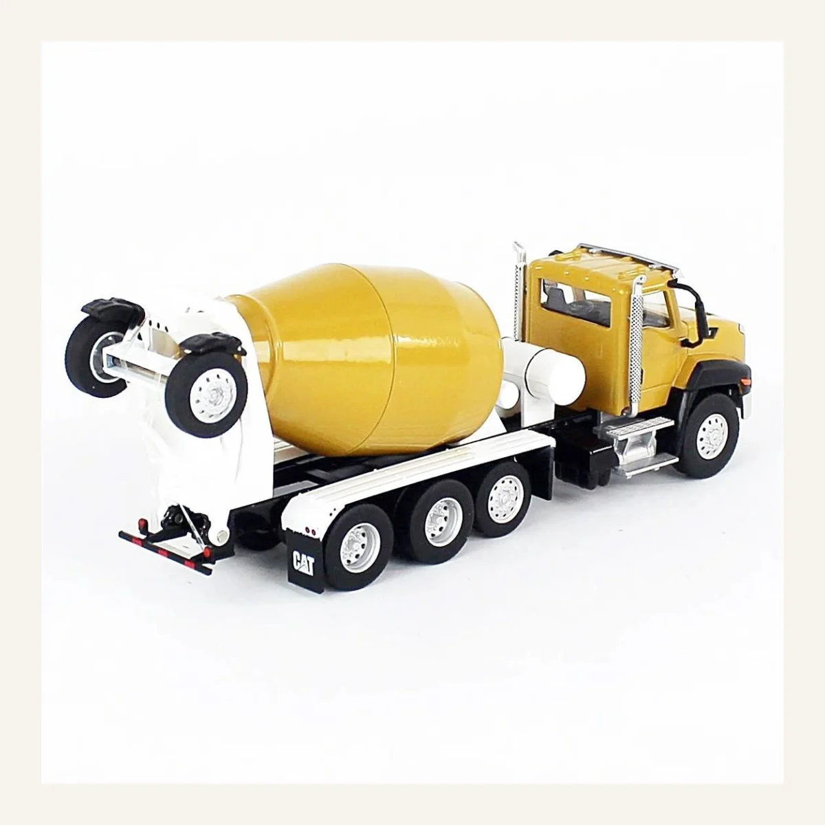Diecast Masters 85632 1/64 Ölçek, Cat CT660 Çimento Mikseri